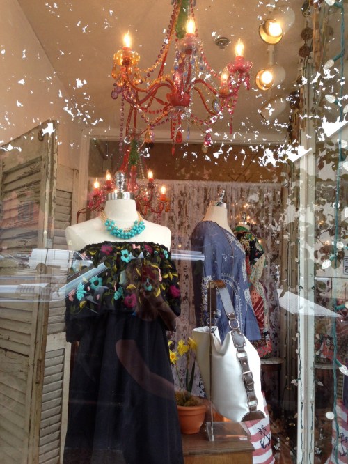 I ♥ this window display!